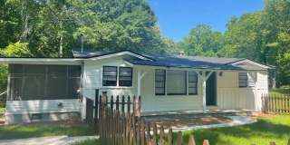 Charming Cottage on the Eastside Available Now Gallery 1