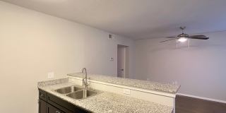 Pool Side Condo! Gallery 9