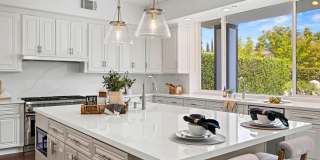 5011 Hayvenhurst Avenue Gallery 12