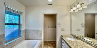 Beautiful 4 Bed/2.5 Bath Home in Lynnwood – Great Location & Spacious Layout Beautiful 4 Bed/2.5 Bath Home in Lynnwood – Great Location & Spacious Layout Gallery 13