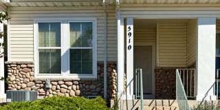2-BED TOWNHOME | UPDATED LVP FLOORS + 2-CAR GARAGE Gallery 1