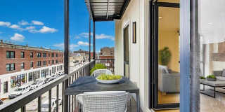 5035 N. Lincoln Ave Gallery 9