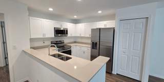 Beautiful 2 bed/ 2 bath Townhome w/ Balcony, Garage & Community Pool Gallery 17