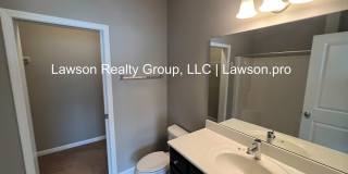 Luxurious Colonial Green Townhome with Garage Gallery 33