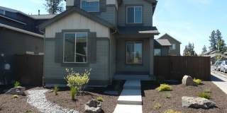 Stunning 3 Bed Home - Fenced Yard, Community Amenities  Pool! Gallery 1