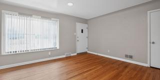 Charming 3BR House in Aurora Gallery 10