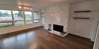 Luxurious 2-Bed, 2-Bath Condo with Spectacular Views and Designer Upgrades in Kirkland!! Gallery 1