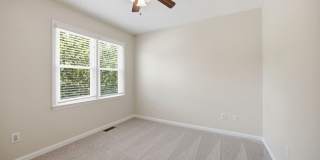 Fantastic End-Unit Townhome Available Now! Gallery 12