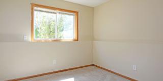 Beautiful 3 bedroom + Den, 2 Bathroom, 3 car garage single family home. MUST SEE! Gallery 26
