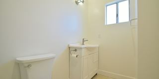 3 Bedroom 2 bath Home, 2 Car garage, Air Conditioned Gallery 9
