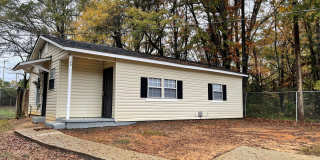 3 Bed/1 Bath. Fully fenced in backyard. Gallery 1