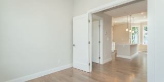 Charming 4 Bedroom-No Broker Fee Gallery 5