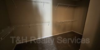 1422 Dowell Street Gallery 23