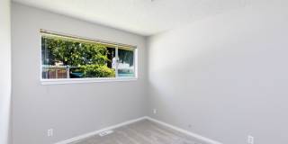 3 Bedroom Rambler Situated on a Large Lot with Mature Landscaping! Gallery 11