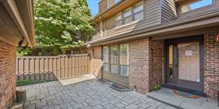 Contemporary 3BR/3BA Retreat in Sought-After Strathmore Place Gallery 1