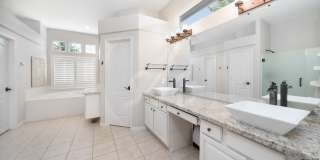 Gorgeous Rancher Located in University Bluffs Gallery 12