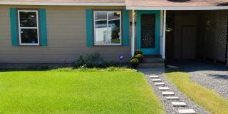 2 bedroom North Loop Bungalow Gallery 4