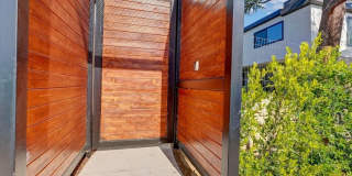 5722 Woodman Ave Gallery 4