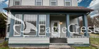 Comfortable 5 Bedroom Home with Modern Touches, Large Bedrooms  Front Porch Gallery 1