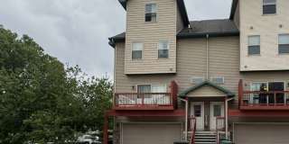 Large 3-Bedroom, 3.5-Bathroom Townhome Gallery 1