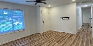Great Location 3 bedroom 1 bath 1car garage Gallery 3
