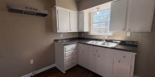 Amazing 2 bedroom/1 bath house with laundry room! Gallery 6