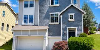 LOGAN RIDGE - Tri-Level 3 Bedroom 2.5 Bath Gallery 1