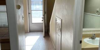 Darling 1 Bed, 1.5 Bath Townhouse with small Fenced Yard! Gallery 13