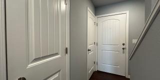 Townhouse with Garage - Minutes from Downtown Rogers Gallery 10