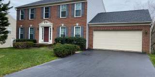 Meticulously maintained & spacious 4 Bd/2 full & 2 half bath home  Home in Dawson's Landing - Pets Welcome! Gallery 1
