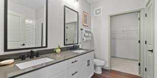 District Midtown Gallery 30