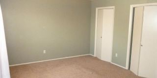 Cute & Clean 3 bedroom Townhome in the Heights Gallery 10
