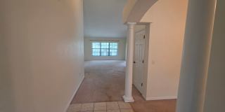 Spacious 4 Bdrm / 2 BA with 2 car garage Gallery 4