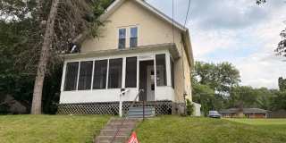 Charming 3 Bedroom Home with Screened Porch and 2 Car Garage Gallery 1
