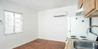 140 E. Tamarisk Road Gallery 11