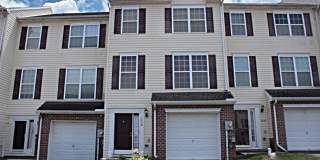 3 Bedroom Townhome with Garage Gallery 1