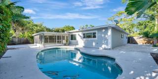Stunning Pool Home in Sapphire Shores – West of the Trail Near the Ringling Museum Gallery 7