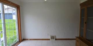 Multi Family Home 3 Bedroom and 1 Bath For Rent Gallery 6