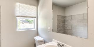 Charming Home + Balcony + Centrally Located in OKC + 3 bedrooms Gallery 13