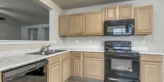 Charming 3/2/2 single-story home in highly desirable Westover Crossing Gallery 11