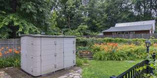 Spacious 4BR Bungalow: Historic Old Southwest w/ Screened Porch & Car Port Gallery 7