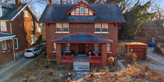 6BR House on E. Lane – Central Campus – Newly Renovated + Free Parking – Flexible Move-In 6BR House on E. Lane – Central Campus – Newly Renovated + Free Parking – Flexible Move-In Gallery 1