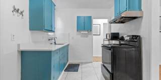 Charming Duplex Near Daffin Park with Private Fenced Yard and Off-Street Parking Gallery 9