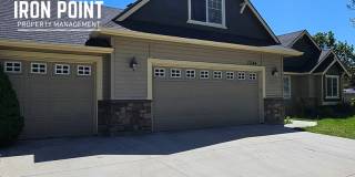 3bed/2bath w/3 car garage, upstairs bonus room, vaulted ceilings, & fenced yard. Gallery 4