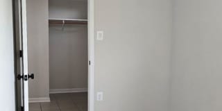 6834 S Dorchester Avenue Gallery 21