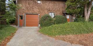 Super Sweet Cottage Living, Centrally Located! Gallery 16