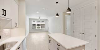 1810 Main Gallery 40
