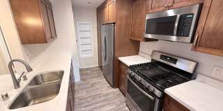 Beautiful Single-Level Condo in Eastlake Shores – Available Now! Gallery 9