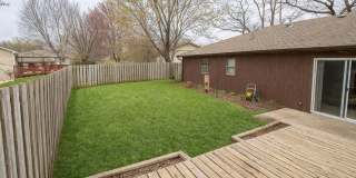 Spacious 3 bedroom w/ fenced yard Gallery 35
