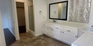 Spacious 3BD/2.5BA Home in Bakersfield's 93311 — HOA Community, Pool, Fireplace, Garage & Small Pets Welcome! Gallery 19